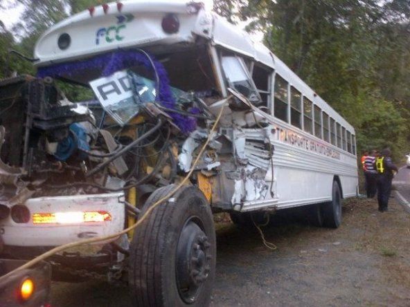 Choque entre buses deja dos heridos en Camino Forestal