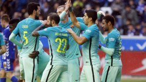 Suárez y Messi destrozan al Alavés y el Barsa se pone líder