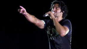Detienen promotora de Chayanne con 50.000 dólares
