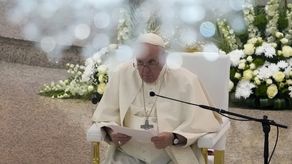 Francisco volvió a plantear la situación de los prisioneros en Bahréin en el último acto de su viaje de cuatro días. Francisco volvió a plantear la situación de los prisioneros en Bahréin en el último acto de su viaje de cuatro días.