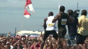 Bolt llevó su velocidad a la playa de Copacabana