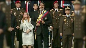 Gobierno venezolano dice que Maduro salió ileso de atentado con explosivos