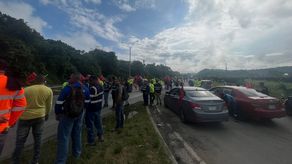 El Suntracs realiza cierres en la vía Centenario.