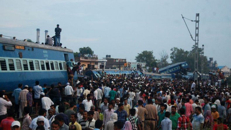Se elevan a 23 los muertos en un accidente de tren en la India
