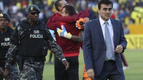 Ecuador aparta al técnico de la selección Gustavo Quinteros