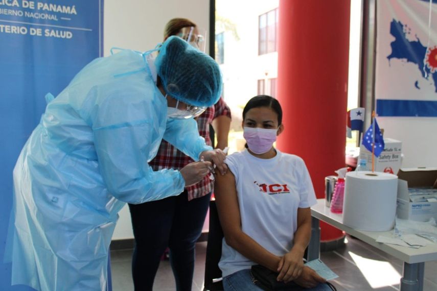 El proceso de vacunación contra covid-19 se realiza en diferentes puntos a nivel nacional.