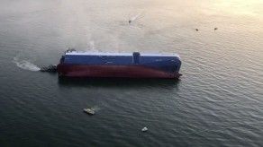 Buscan a cuatro tripulantes de buque carga que volcó en costa de Georgia