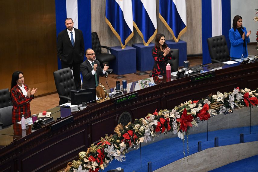 Congreso de El Salvador elimina financiamiento público a partidos políticos.