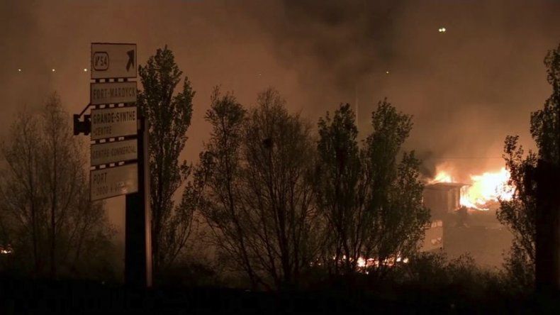 Francia: 600 desaparecidos tras fuego en campo de refugiados