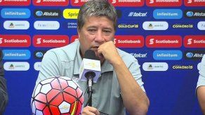 Bolillo se siente estafado y el Piojo reconoce que el primero no fue penal