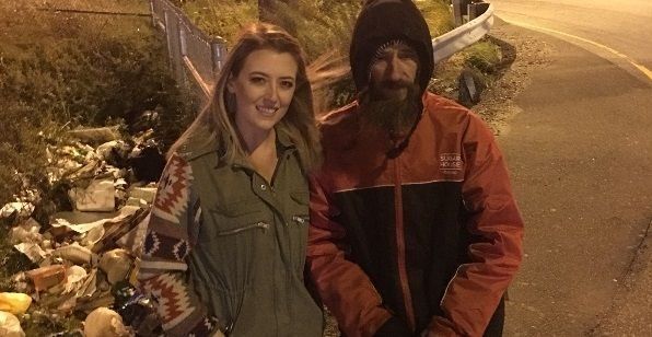 Joven recauda 225.000 dólares para un desamparado que la ayudó