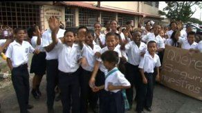 Estudiantes de la Escuela República de Francia exigen mejoras del plantel