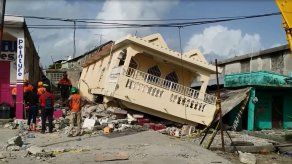 Los topos mexicanos buscan a supervivientes del terremoto en Haití