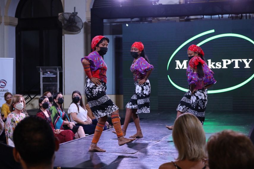 Molas en pasarela europea