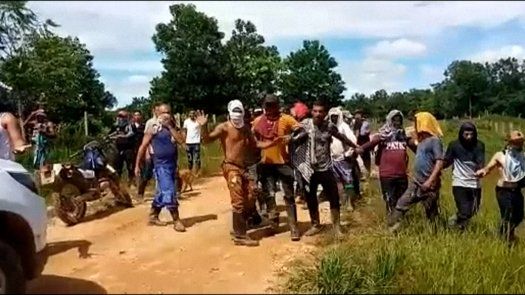 Cocaleros cercan cuartel con 120 soldados en frontera de Colombia con Venezuela