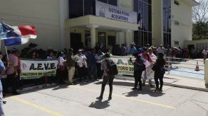 Mantienen medidas cautelares impuestas a dos productores tras protestas