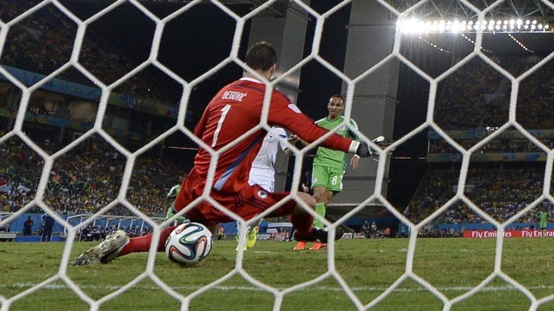 Nigeria se acerca a los octavos tras ganar 1-0 a Bosnia