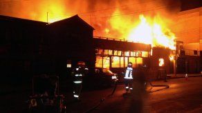 Uruguay se vuelca a recuperar escuela incendiada por dos exalumnos