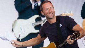 Chris Martin pagó a sus hijos para que colaboraran en el último disco de Coldplay