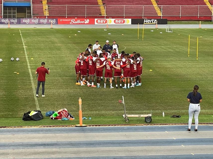 La selección de Panamá entrenó al completo en el Rommel Fernández