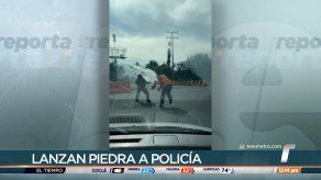 Lanzan piedra en la cabeza a policía en medio de manifestaciones en Howard