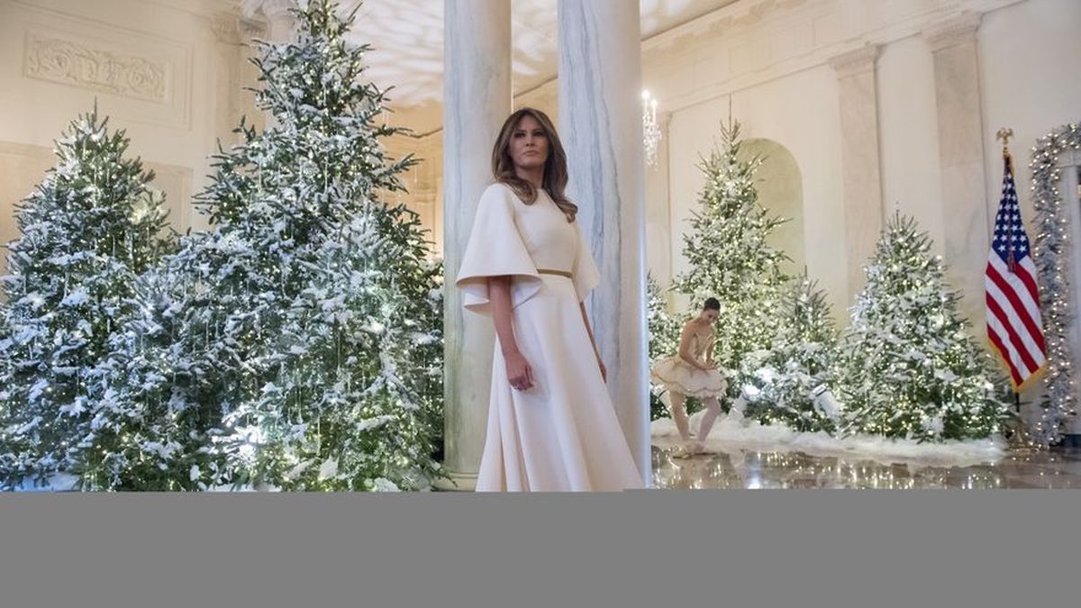 Melania Trump inaugura su primera decoración navideña de la Casa Blanca