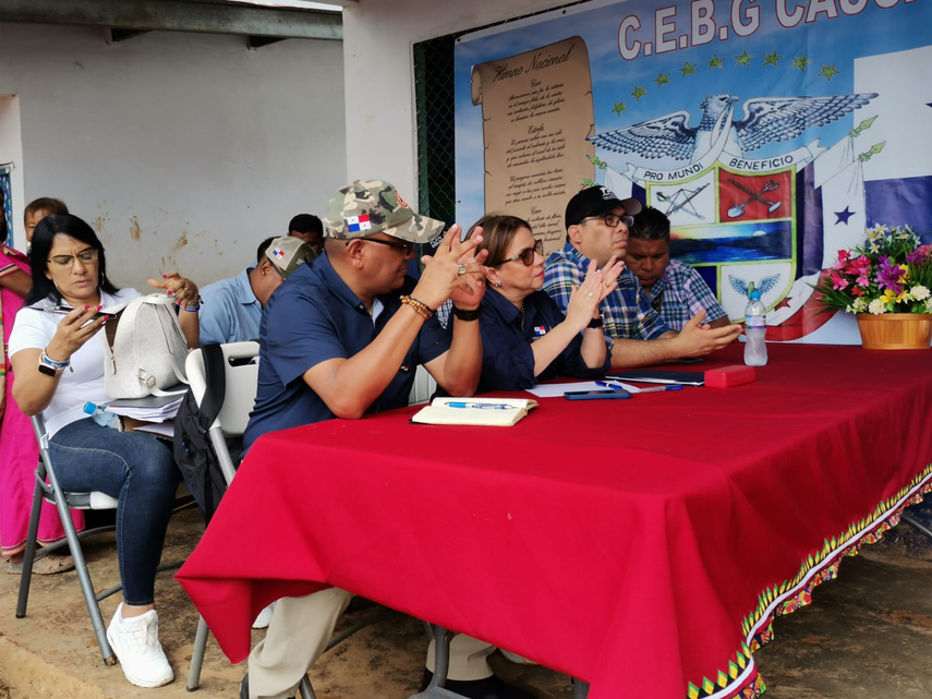 MEDUCA avanza en el traslado y armado de aulas modulares para escuela en la comarca