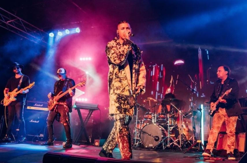 Boza pide a sus fans escoger para videoclip: ¿Haciendo el Amor o Temple?