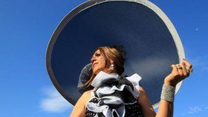 Multitud se toma Copacabana para celebrar Orgullo Gay en Río de Janeiro