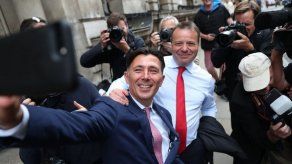 El partido de May veta la afiliación del empresario probrexit Arron Banks