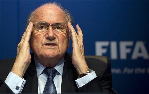 Blatter quiere sanciones más fuertes para combatir el racismo