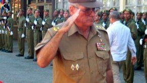 Fotografía de archivo que muestra al ministro de las Fuerzas Armadas Revolucionarias (FAR) de Cuba, Álvaro López-Miera.