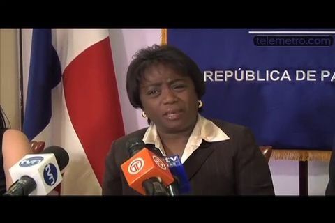 Ministra de Educación niega prohibición de trenzas en escuelas