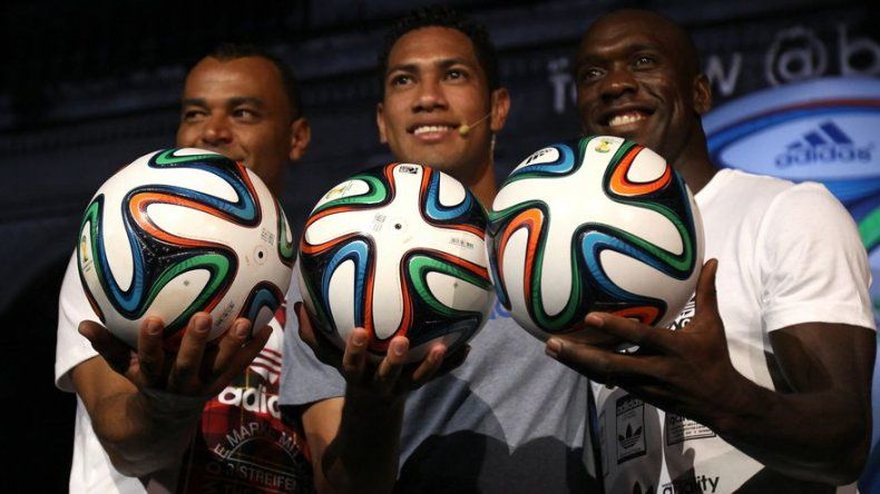 Presentan a Brazuca, la pelota oficial del Mundial Brasil-2014