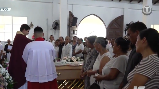 Familiares y amigos despiden a Selinda Córdoba, joven asesinada en Aguadulce. Familiares y amigos despiden a Selinda Córdoba, joven asesinada en Aguadulce.