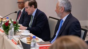 MAPFRE Panamá reúnea altos directivos a un conversatorio con su presidente, Antonio Huertas.