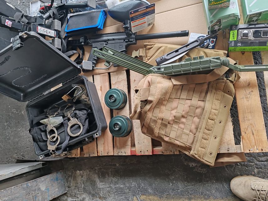 Aduanas retiene contenedor con armas de pellet y municiones sin justificar