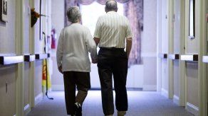 Caminar ayuda a pacientes ancianos a recuperarse