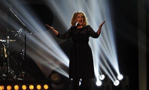 Adele reina por 2do año consecutivo de las ventas mundiales de discos