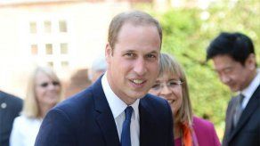 Príncipe Guillermo recibió una hamburguesa hecha especialmente para él