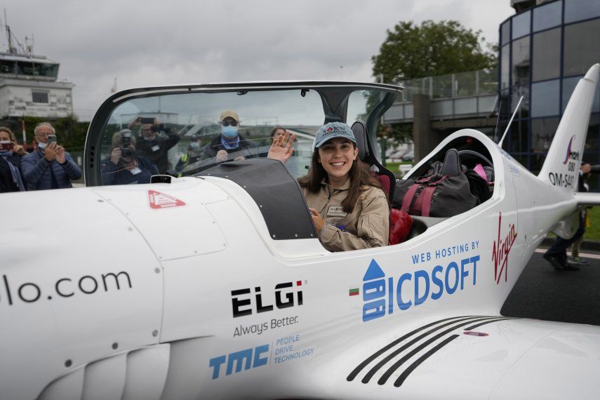 Mujer de 19 años va por récord de aviación en solitario