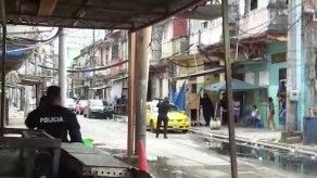 Lanzan botellas y piedras a policías en medio de operativo en Colón Lanzan botellas y piedras a policías en medio de operativo en Colón