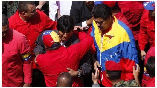 Maduro firma el decreto de duelo nacional como presidente encargado