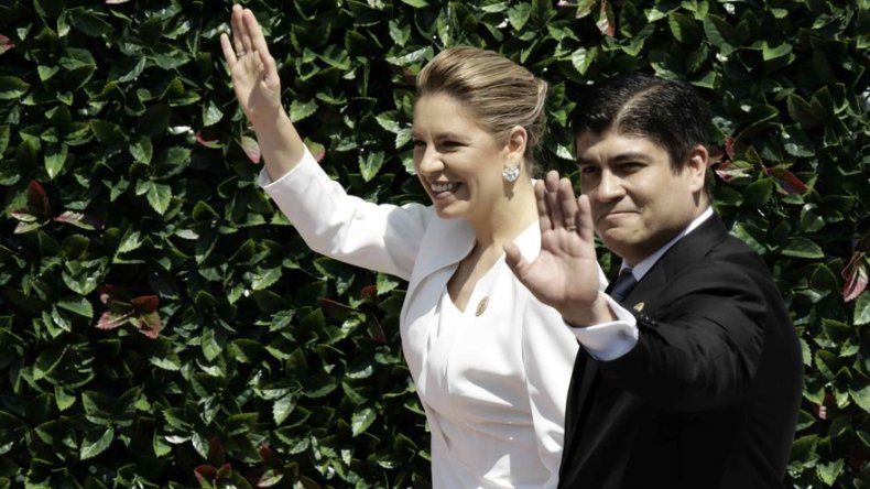 Alvarado llama a descarbonizar economía al asumir presidencia de Costa Rica