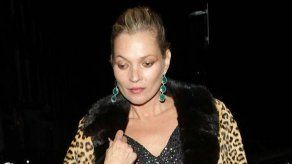 Kate Moss hizo de bartender en la fiesta de los Premios GQ