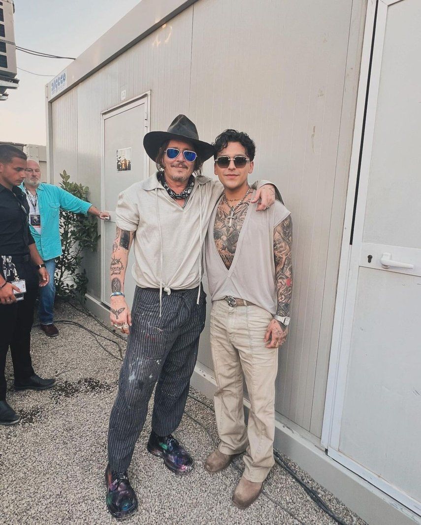Christian Nodal y Johnny Deep desatan las redes sociales por su gran parecido
