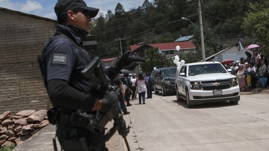 Las autoridades han dicho que los homicidios presuntamente comenzaron cuando un equipo de béisbol local del que Portillo Gil era patrocinador perdió un partido ante otro equipo en el que jugaban los dos hermanos.