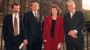 Renuncia tras un escándalo un miembro de Cámara de los Lores