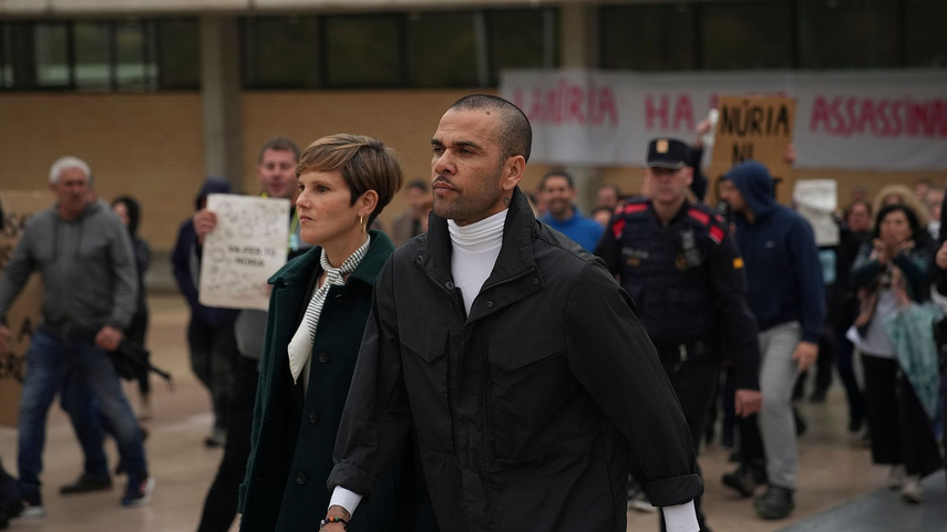 Dani Alves sale oficialmente en libertad provisional