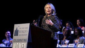 Clinton pide liberación de los presos políticos en Birmania